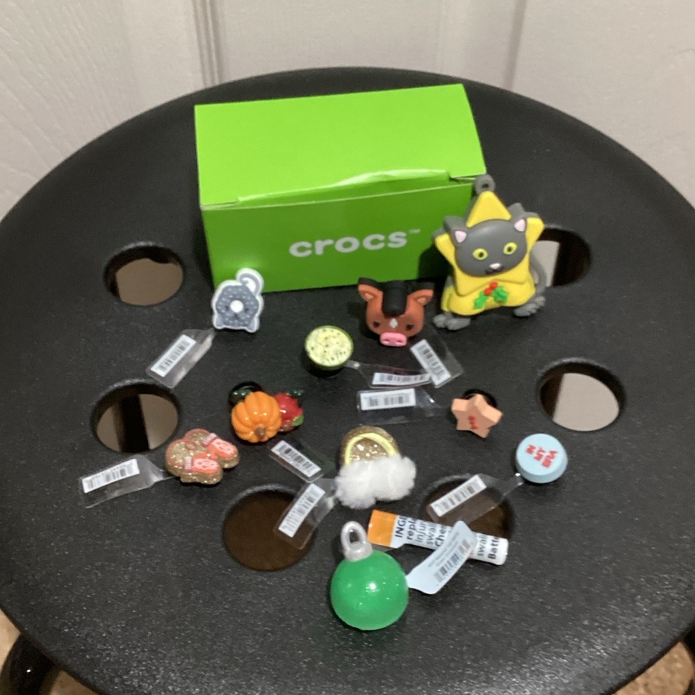 CROCS Set of 10 Jibitz- OS